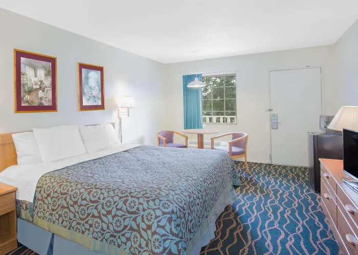 Days Inn By Wyndham Hardy